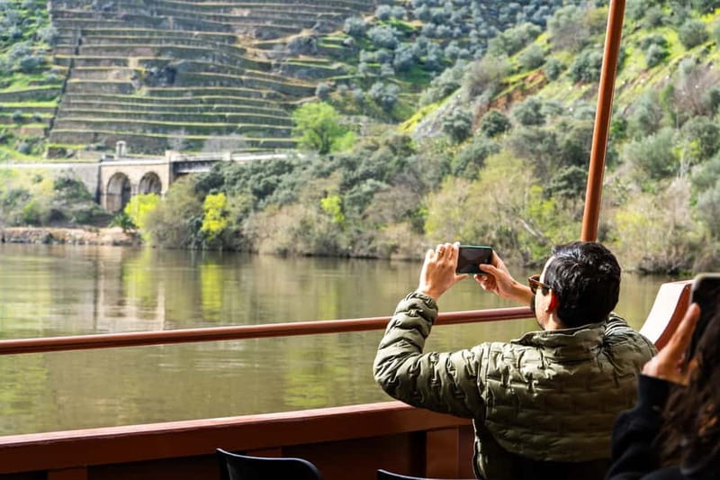 DOURO PREMIUM - Why this Douro tour feels premium, but not stiff