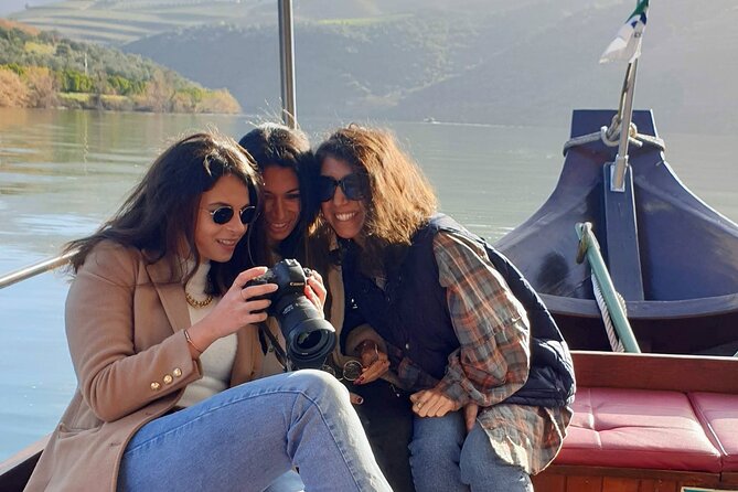 Douro Valley-Expert Guide-Boat-Lunch-Tastings-Offer wine bottle - Who This Tour Best Suits