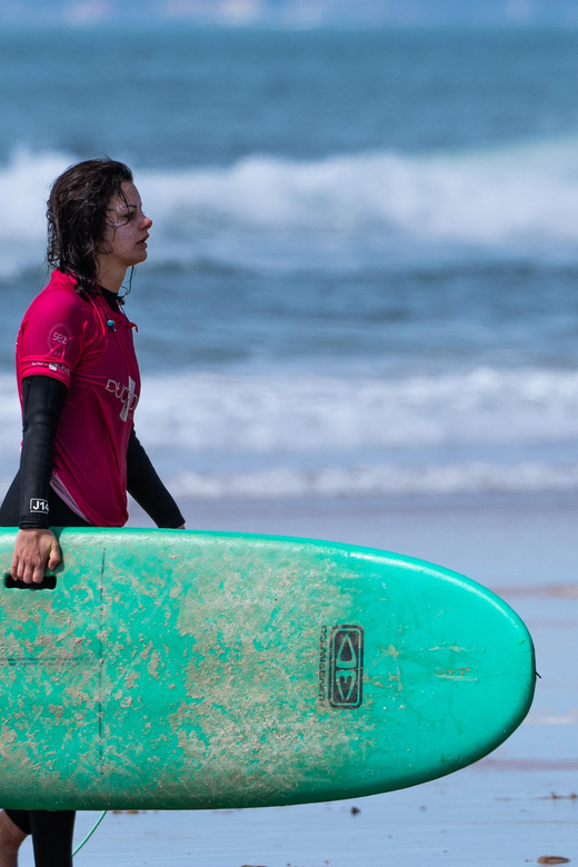 Duckdive - Surf Class in Caparica - Instructor support across languages: more people can feel at ease