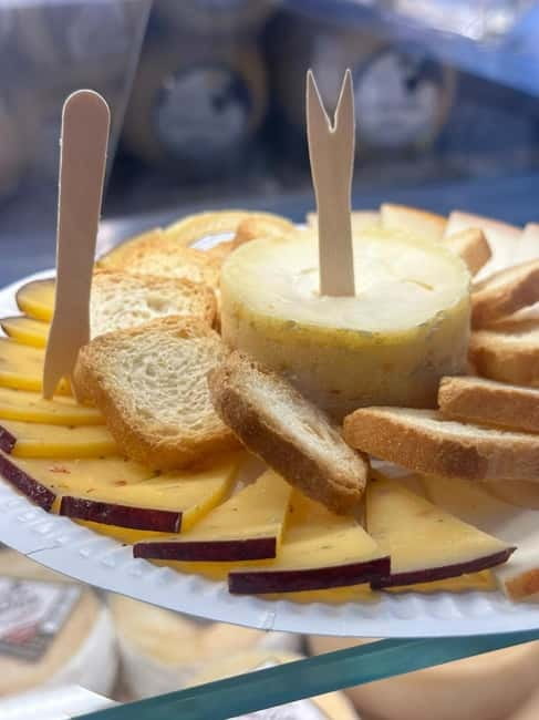 Eat Porto Like a Local: The Ultimate Full-Meal Food Tour - Mercado do Bolhão: wine, cheese, and the market you can actually use