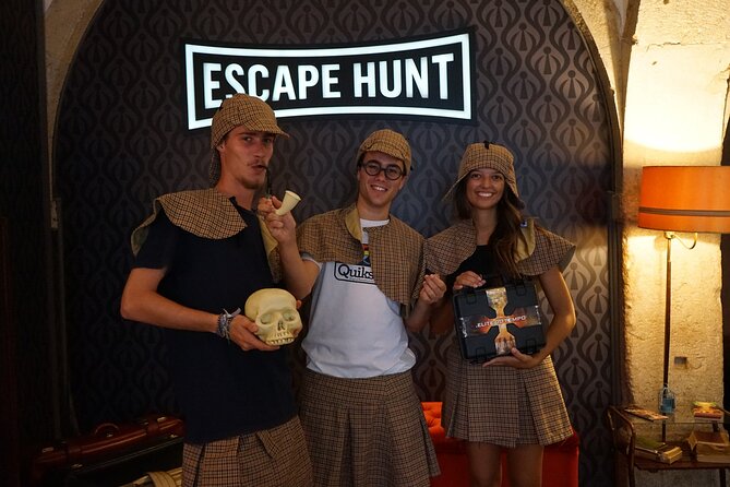 Escape Hunt Experience - Private room rules and game choice for groups of 2 to 5