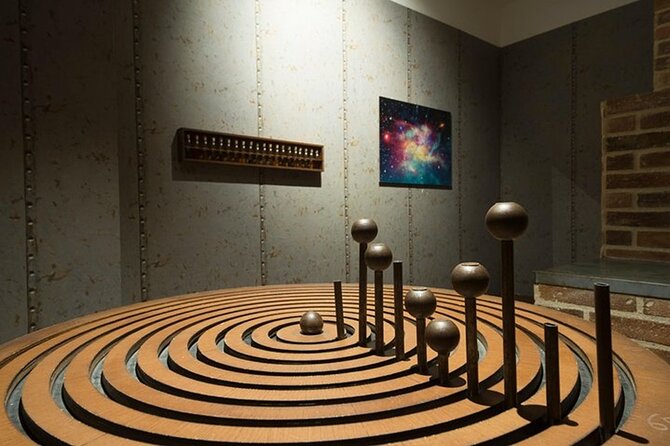 Escape Hunt Experience - The themed room experience: costumes and real puzzle props