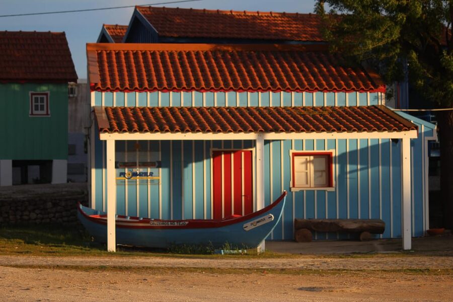 Escaroupim: 1 hour boat trip, guided tour - A Calm One-Hour Ride With Real Context