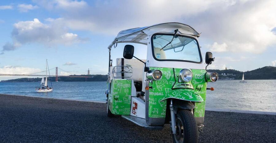 Essential Tour of Old Lisbon in 2H00 : Private Tuk-Tuk Tour - Convento da Graça and Graça: convent views and neighborhood character