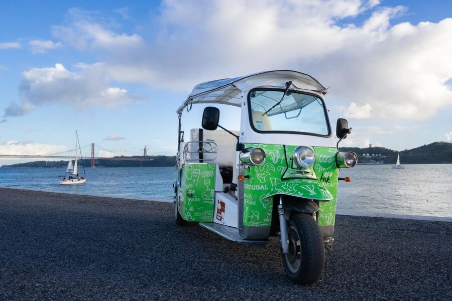 Essential Tour of Old Lisbon in 2H00 : Private Tuk-Tuk Tour - Campo de Santa Clara, National Pantheon of Santa Engracia, and Fado Museum: culture without the maze