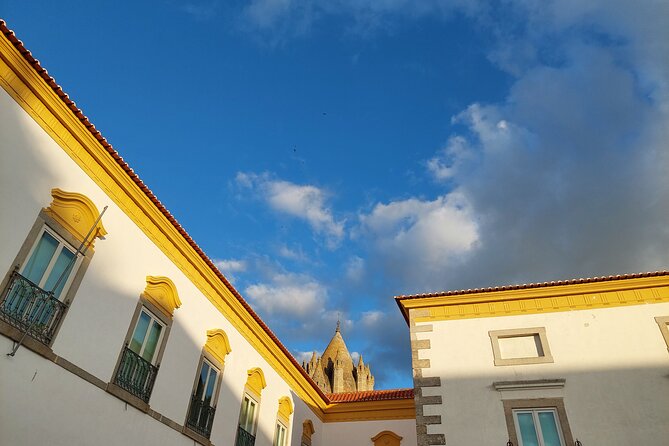 Évora: Private walking tour, By Local Guide - Stop 2: Rua 5 de Outubro and the Alentejo Handicraft Touch