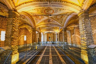 Private walking tour with tickets to main monuments