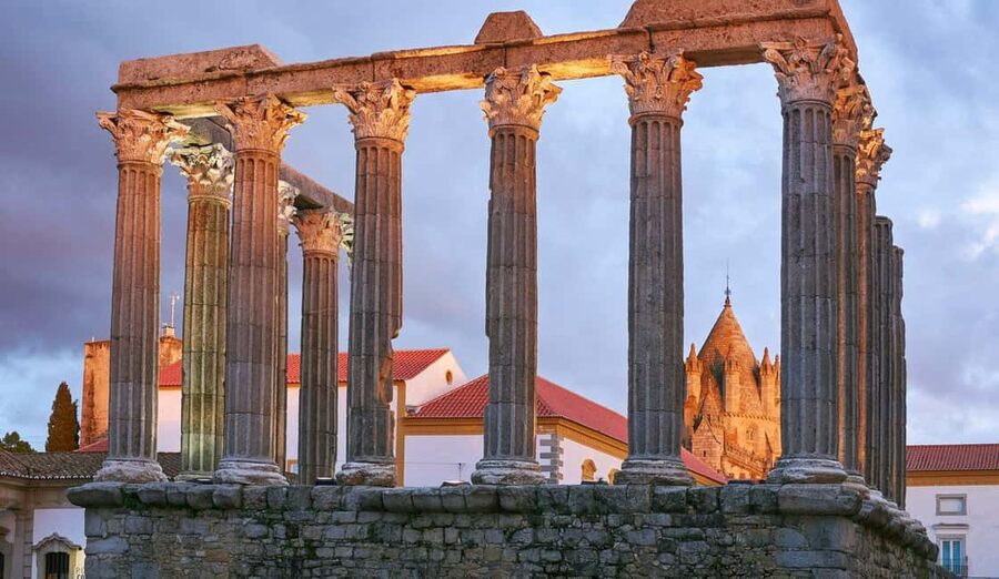 Évora: Small group walking tour with Chapel of Bones - Key highlights worth your attention