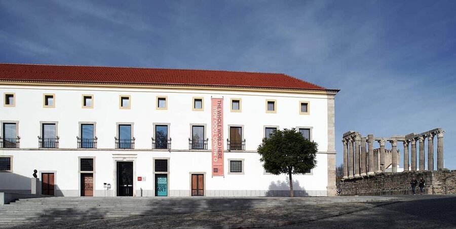 Évora: Small group walking tour with Chapel of Bones - Who this tour is best for, and who should adjust expectations