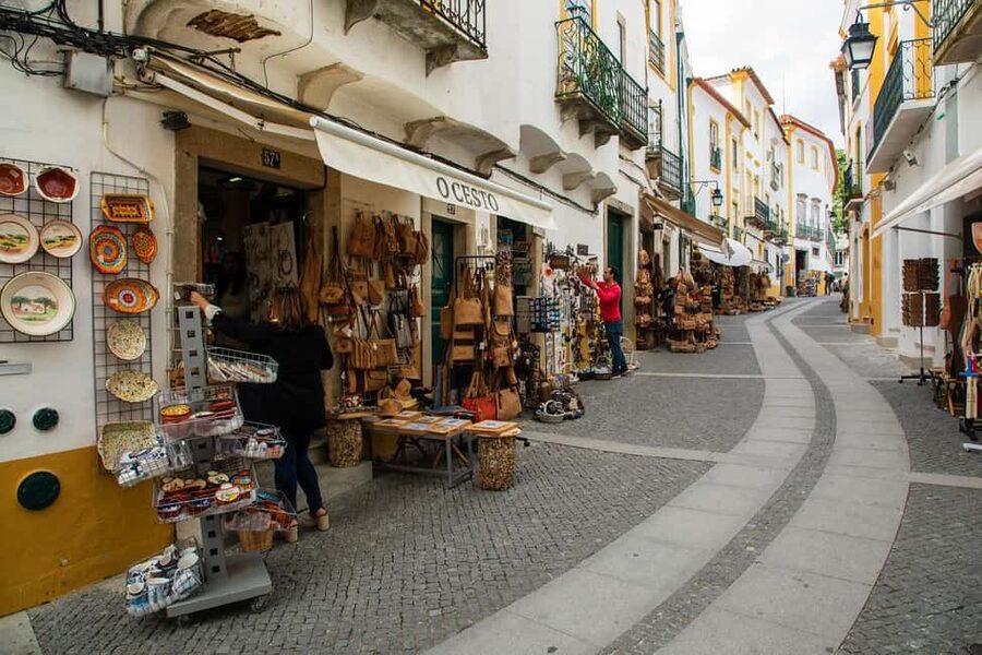 Évora: Small group walking tour with Chapel of Bones - FAQ