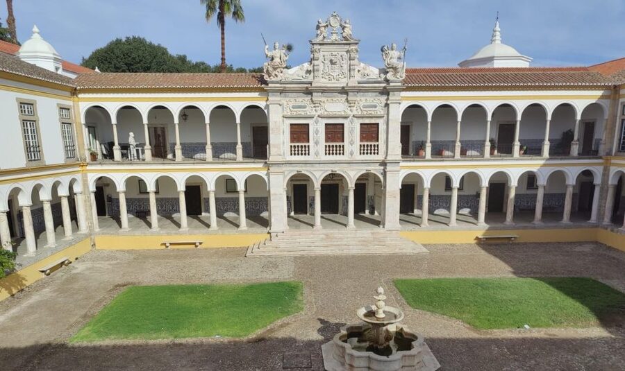 Evora University, Cathedral & Bones Chapel — SkipLine + Wine - Jardim Diana and Praça do Giraldo, Brief Stops That Help You Breathe and Look