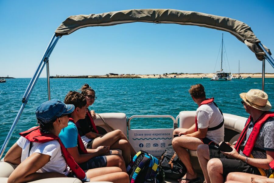Faro: Deserta Island and Farol Island Catamaran Boat Trip - Farol Island (Ilha do Farol): lighthouse views, small-town stroll, and a swim break
