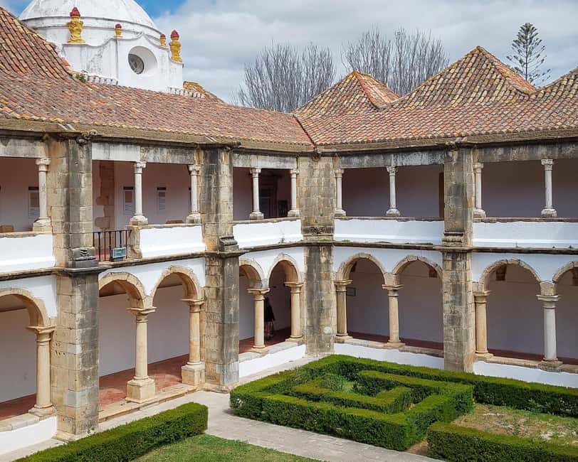 Faro: Private & Flexible Walking Tour in Historic Center - The arches and the cobblestone drift into Baixa de Faro