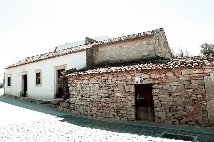 Fátima: Sanctuary and Aljustrel Village, Private Guided Tour - Getting from sanctuary to countryside: a short van ride, big change