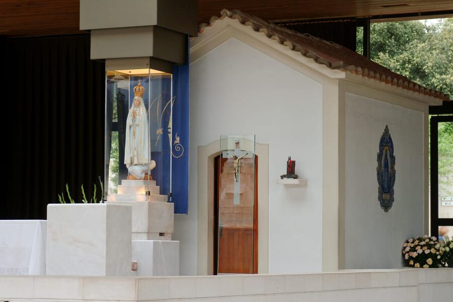 Fátima: Sanctuary and Apparition Sites Guided Tour - The Apparition Sites and Capelinha das Aparições