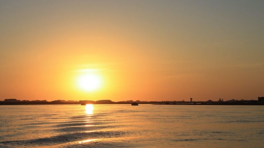 From Faro: Ria Formosa Sunset Boat Trip - Practical tips to get the best sunset experience
