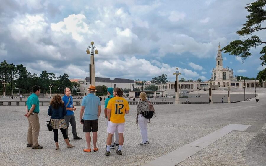 From Fatima: Private Fatima Tour with a Local Guide - Basilica of Our Lady of the Rosary and the tombs you came for