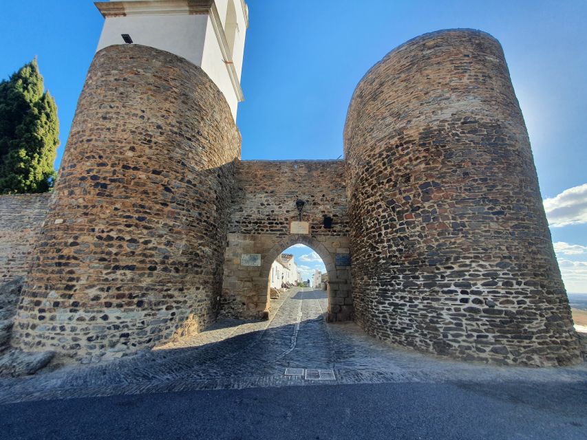 From Lisboa: Evora and Monsaraz Full-Day Tour - From Lisbon to Évora: the day starts with an easy road trip