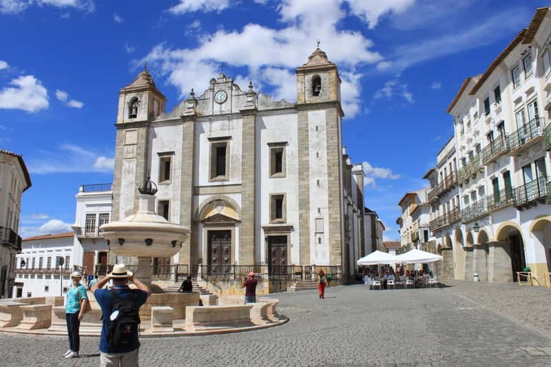 From Lisbon: Évora and Monsaraz with Regional Wine Tasting - Monsaraz hilltop village: the views and the slow rhythm