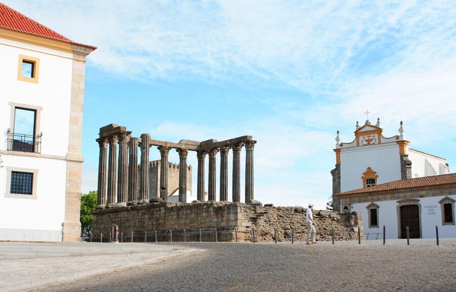 From Lisbon: Évora Wine & Heritage Tour - Évora’s historic center and the market break: how to use your free time well