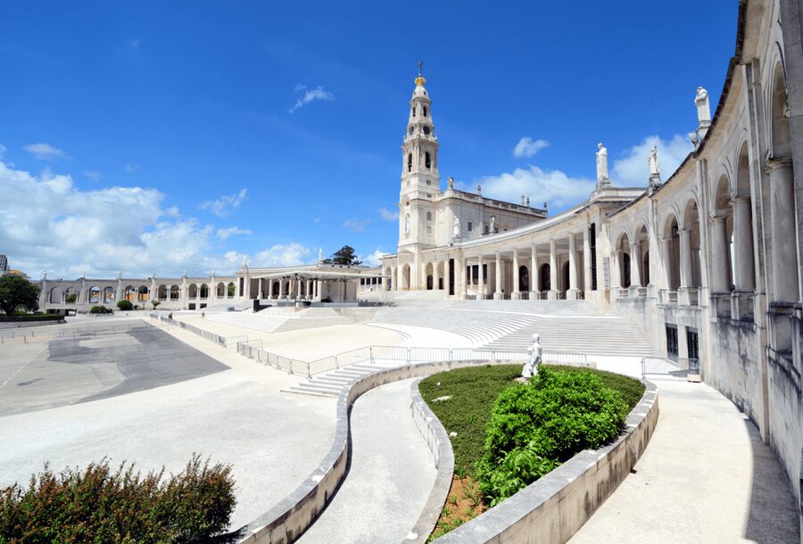From Lisbon: Fátima, Batalha, Nazaré, and Óbidos – Small groups - How This 4-Stop Day Trip Works from Lisbon