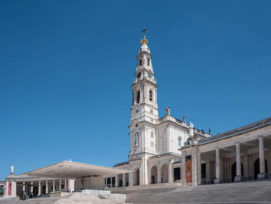 From Lisbon: Fatima, Nazaré, and Óbidos tour with an Italian guide - Why an Italian guide like Stefano changes the whole day