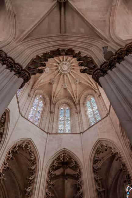 From Lisbon: Fatima, Nazaré, and Óbidos tour with an Italian guide - Nazaré: giant-wave views, sanctuary highlights, and lunch time on you