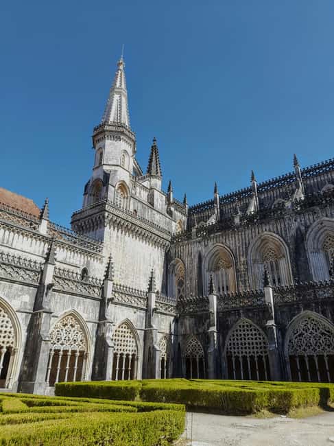 From Lisbon: Fatima, Nazaré, and Óbidos tour with an Italian guide - FAQ