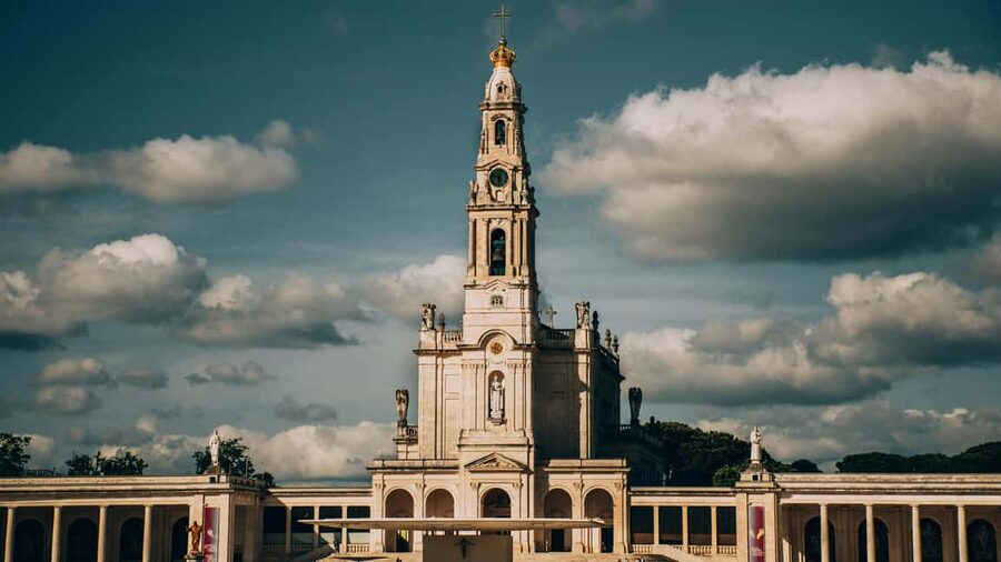 From Lisbon: Fatima, Nazaré, and Óbidos tour with an Italian guide - Fatima: sanctuary intro plus Aljustrel’s shepherds’ homes