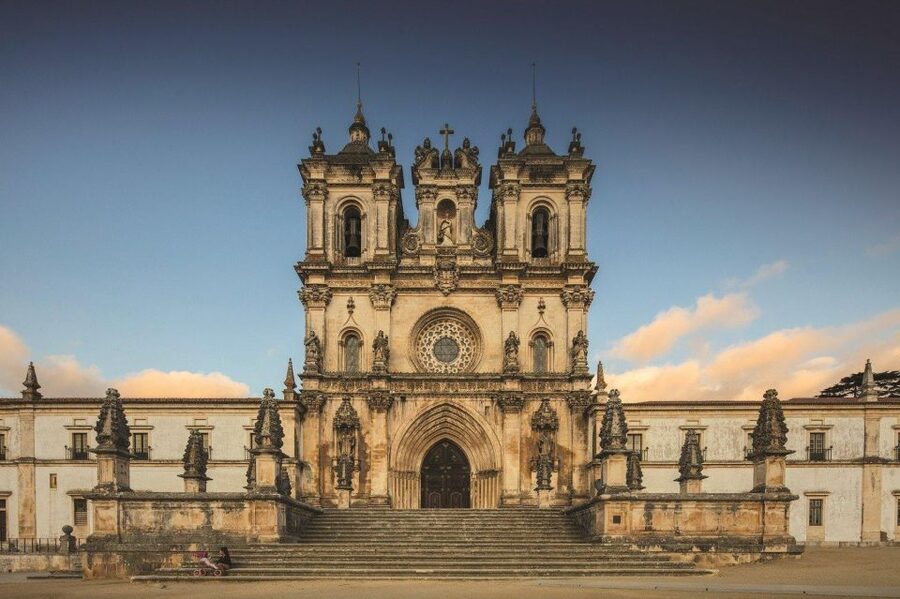 From Lisbon: Fatima, Nazaré, Batalha and Óbidos Tour - Caldas da Rainha: A Short Detour Into Daily Portuguese Life
