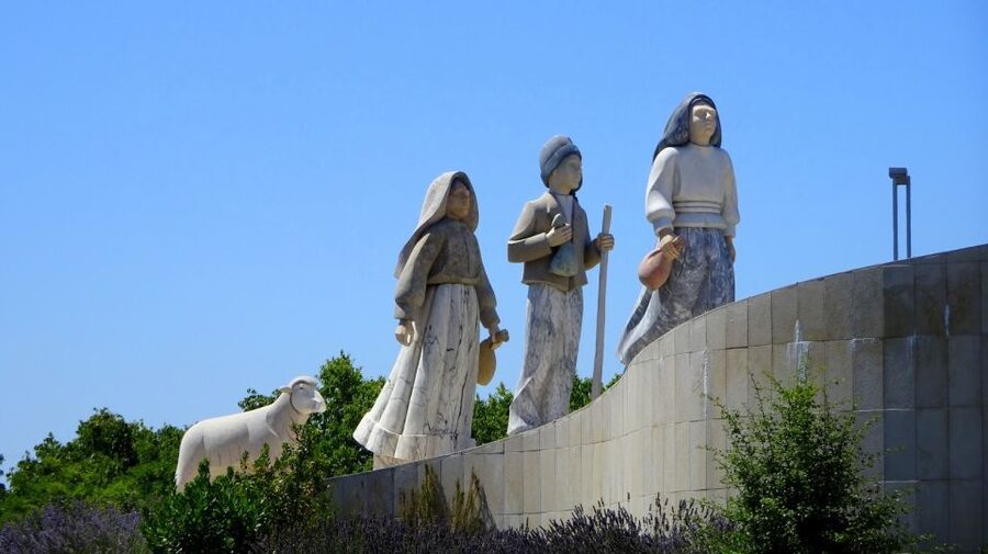 From Lisbon: Fátima Sanctuary, Nazaré & Óbidos - Óbidos’ medieval walls: walking the town like it’s still inside history