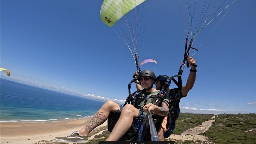 From Lisbon: Paragliding Tandem Flight - Logistics from Lisbon: meeting point, shared transport, and waiting time