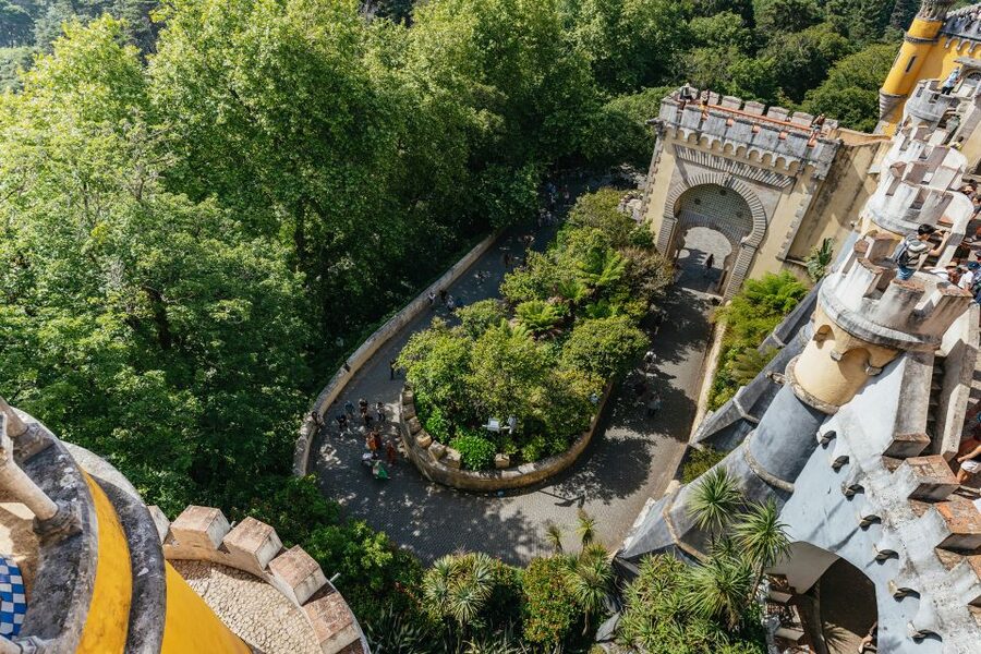 From Lisbon: Sintra & Cascais Group Tour with Pena Palace - Why the guide makes or breaks the day