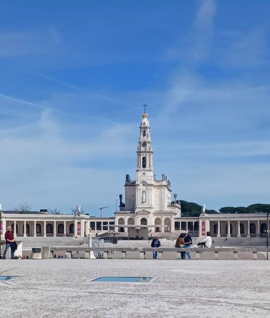 From Lisbon: Small Group Fátima & Little Shepherds Town Tour - The quieter stops that round out the day: visitor center and wax museum