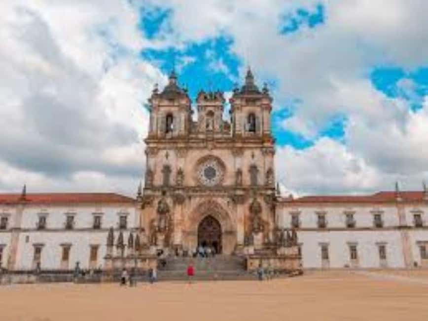 From Lisbon: Tomar, Batalha, Alcobaça, & Óbidos Templar Tour - The guide factor: what Hugo brings to the medieval story
