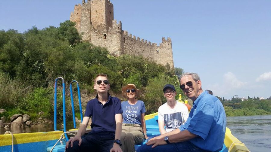 From Lisbon: Tomar, Christ Convent & Almourol Castle Tour - From Lisbon to Templars by River and Road