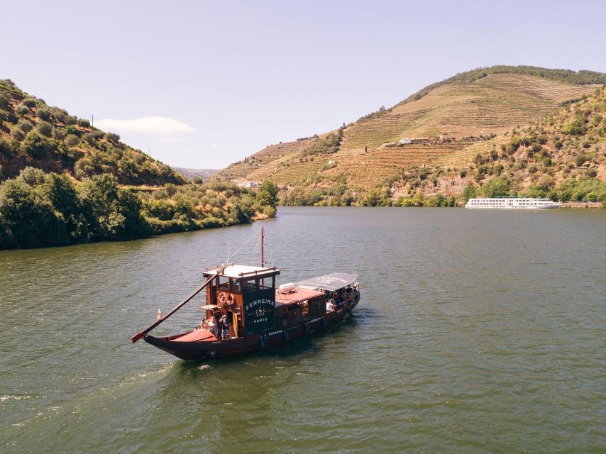 From Pinhão: Douro Valley Rabelo Boat Tour with Audio Guide - Meeting at Companhia Turística do Douro Pier, and how not to waste time
