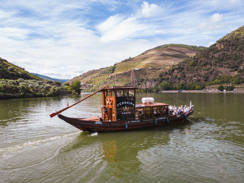 From Pinhão: Douro Valley Rabelo Boat Tour with Audio Guide - Stop by stop: Quinta do Bomfim to Ventozelo, seeing how the vineyards shape the river