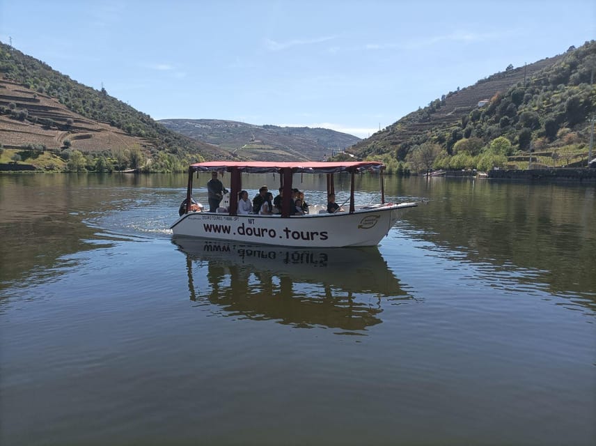 From Pinhão: Douro Valley Tour w/ Wine Tasting and Boat Trip - Pinhão starts here: finding the Douro Tours kiosk on the quay