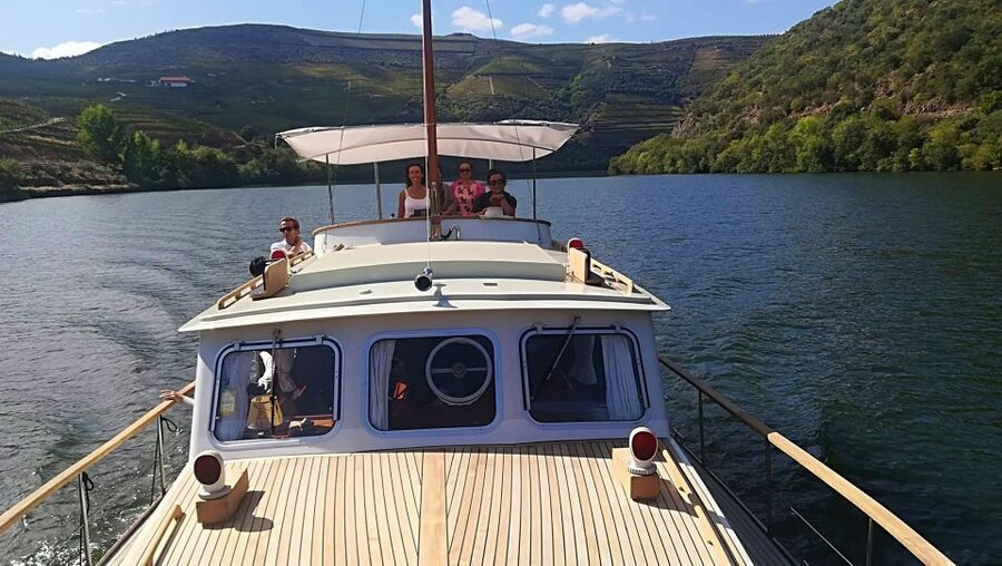 From Pinhão: Private Yacht Cruise along the Douro River - Why a private Douro yacht beats the big-boat feeling in Pinhão
