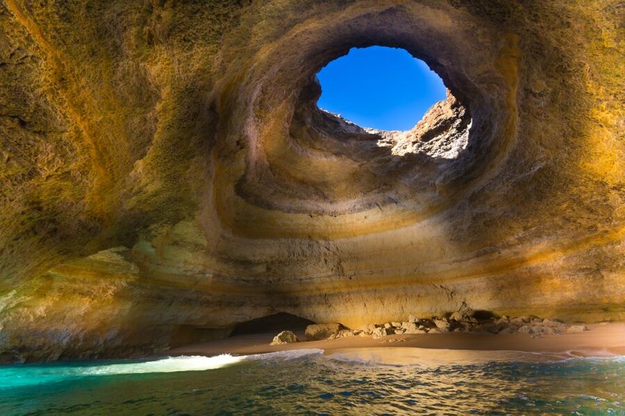 From Portimão: Catamaran Cruise to Benagil Caves with BBQ - Food and drinks on board and on the beach: what you should actually expect