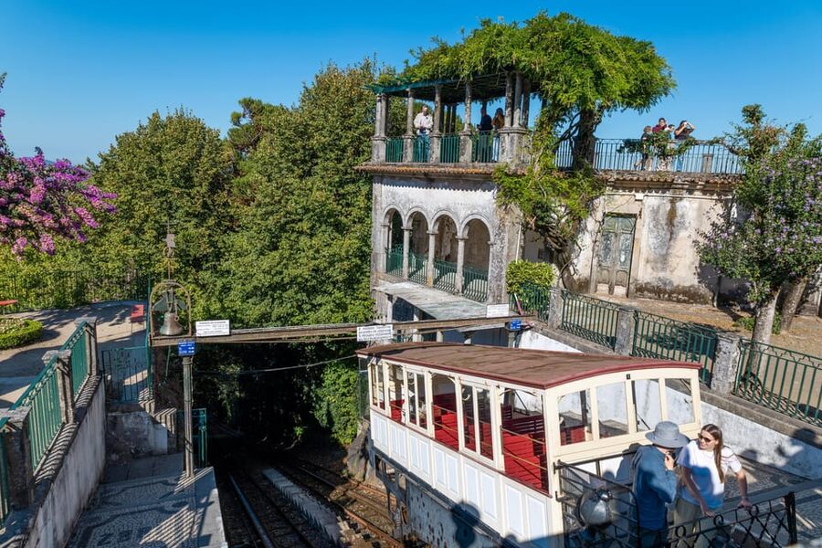 From Porto: Braga and Guimarães Full-Day Trip - Lunch logistics in Braga, what to plan for and how to use the time
