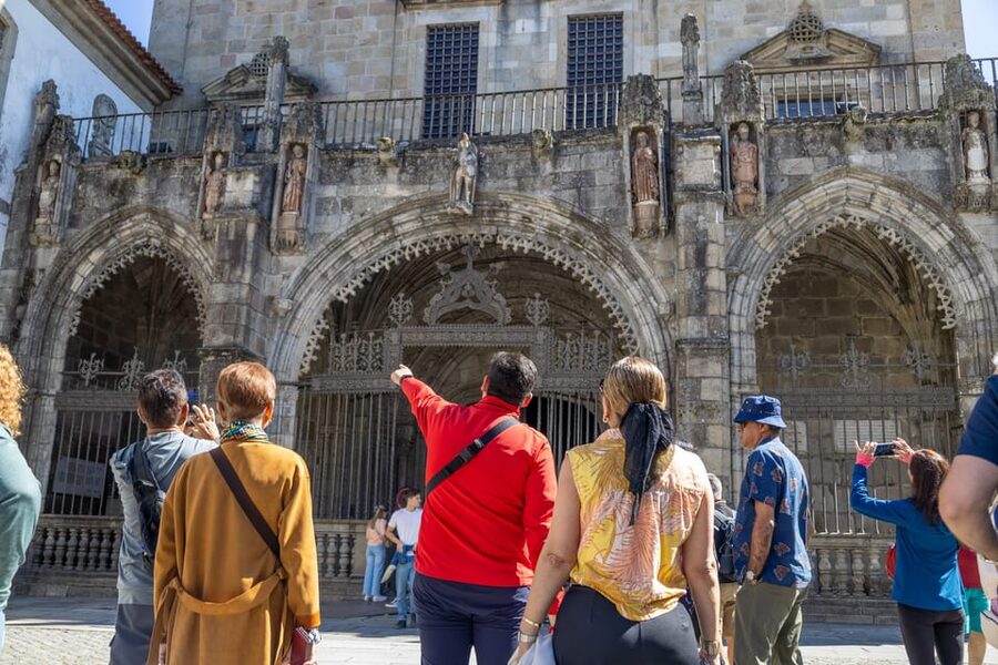 From Porto: Braga and Guimarães Full-Day Trip - Guimarães walking tour: medieval lanes, squares, and a real sense of place