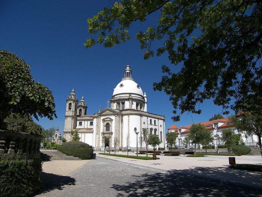 From Porto: Braga and Guimarães Full-Day Trip with Lunch - Entering Guimarães: the Dukes of Braganza palace and what it signals