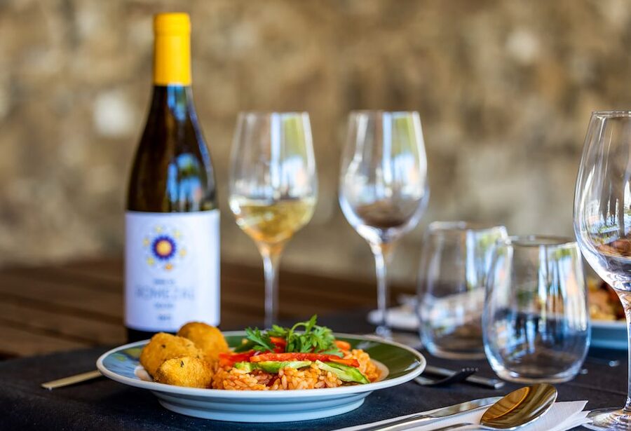 From Porto: Douro Valley w/ Boat Tour, Wine Tasting & Lunch - Peso da Régua: cooperative wine tour and Port wine samples