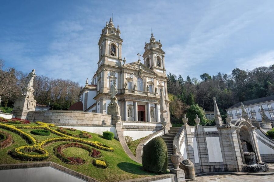 From Porto: Viana do Castelo, Braga and Guimarães Day Tour - Santa Luzia Sanctuary: The Sacré-Cœur Connection and the Best Photo Angles