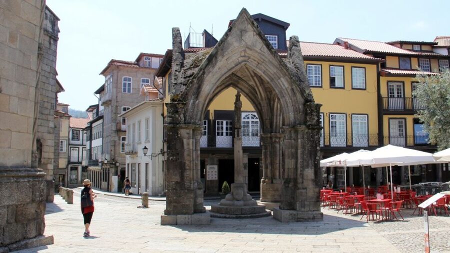From Porto: Wonders of Braga & Guimaraes Private Day Trip - Lunch in Minho: how to turn it into the best part of the day