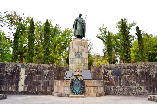 Full-Day Braga & Guimarães Guided Semi-Private Tour with Lunch from Porto - Se de Braga, a guided cathedral stop that feels like a story