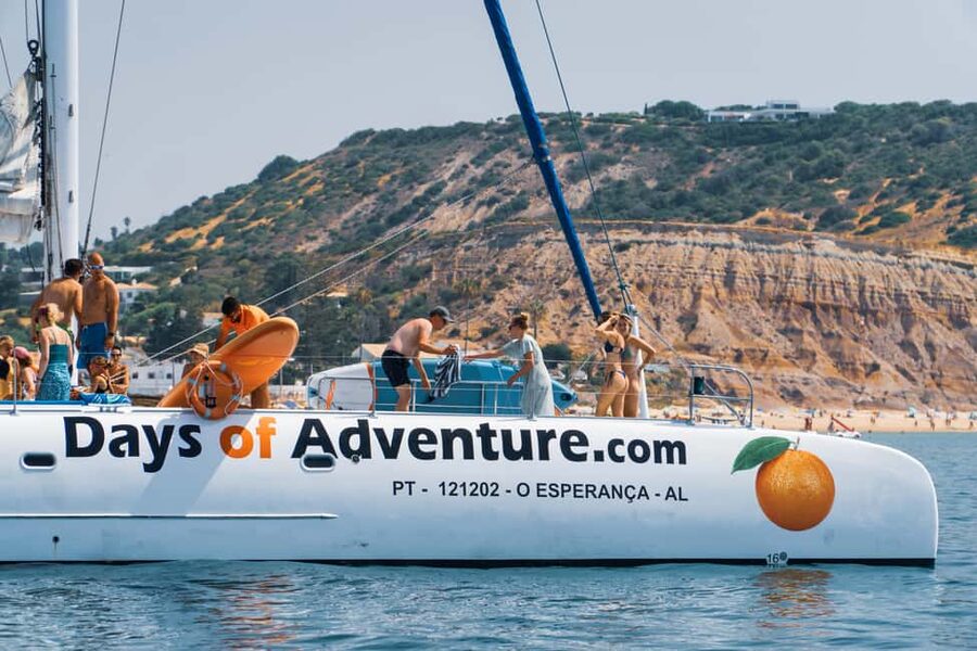FUN & CHILL – GOLDEN COAST SAILING TOUR - The sheltered bay swim stop: swimming, snorkeling, and paddleboards