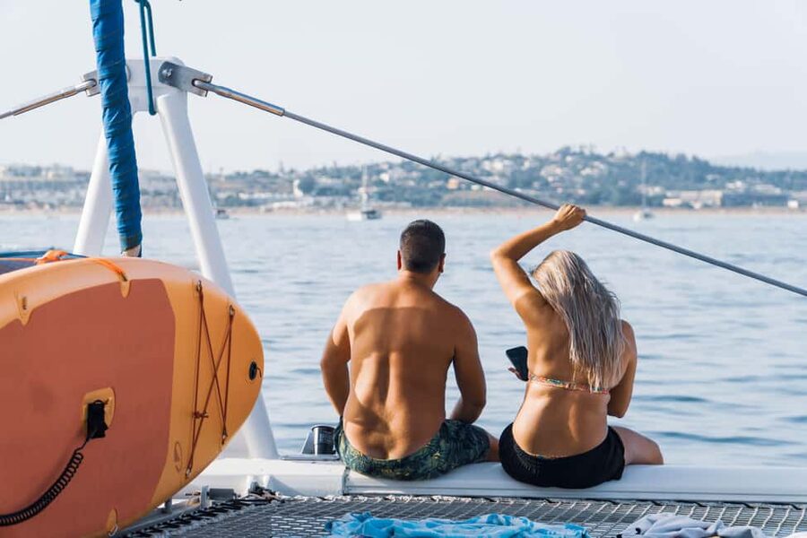 FUN & CHILL – GOLDEN COAST SAILING TOUR - What to pack for sun, wind, and a one-hour swim session